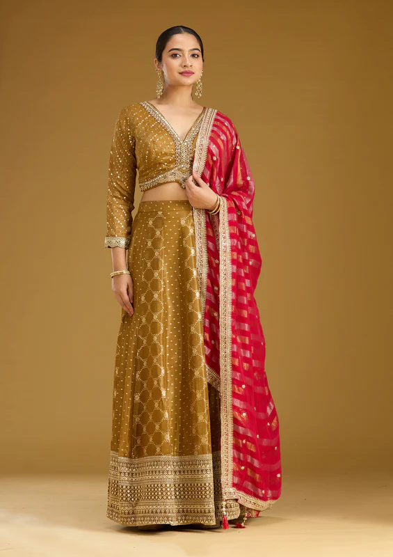 GCFE0047040_GOLD_RED_1_800x800