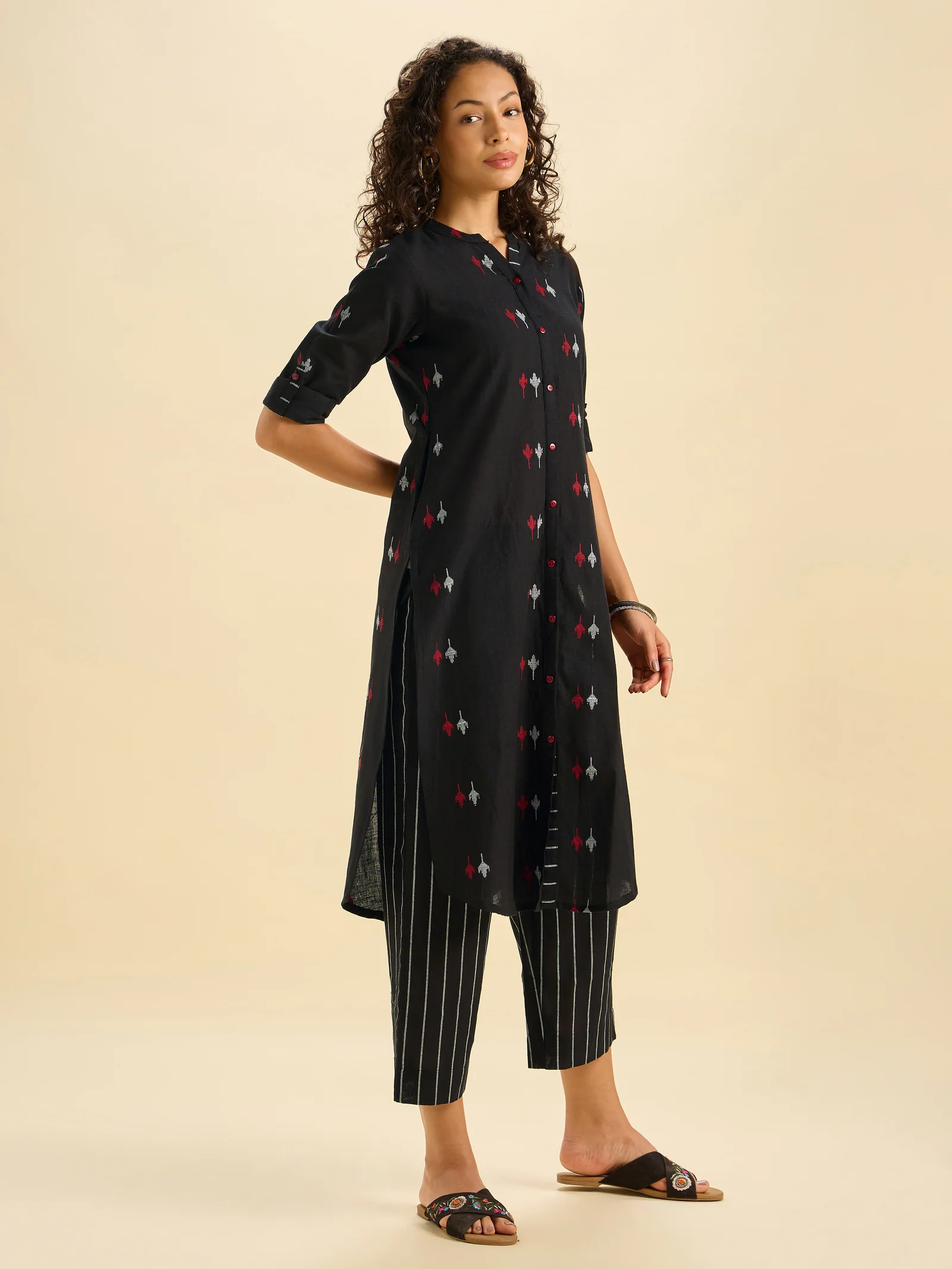 ivory-black-cotton-flax-printed--slited--kurti-with-sequins-work-5