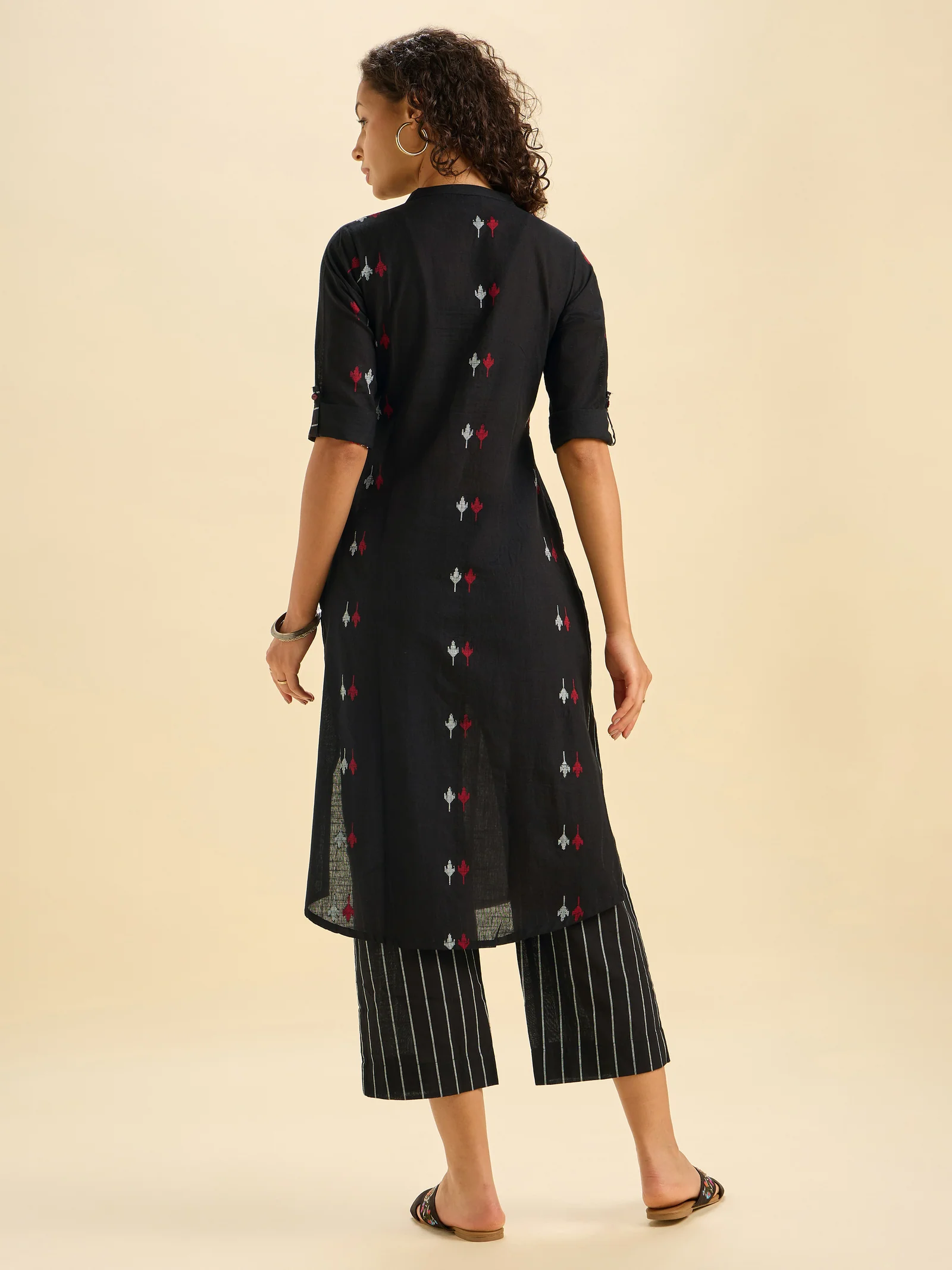 ivory-black-cotton-flax-printed--slited--kurti-with-sequins-work-6