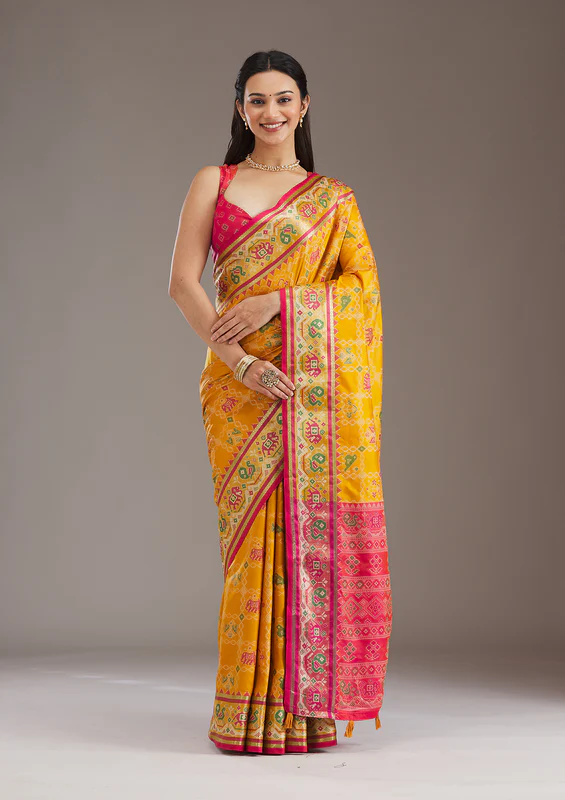 koskii-mustard-printed-silk-designer-saree-saus0042393_mustard_rani_pink_1_1_800x800