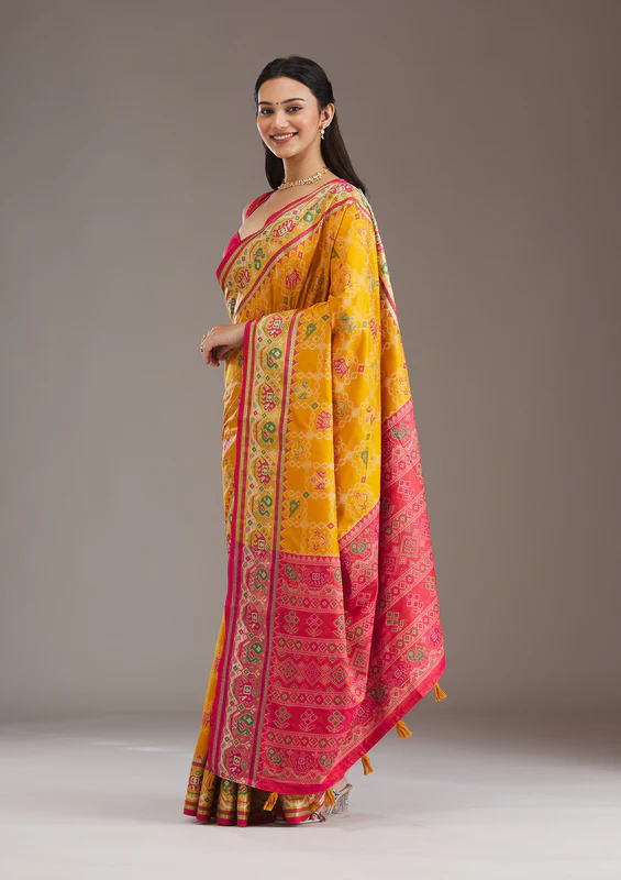 koskii-mustard-printed-silk-designer-saree-saus0042393_mustard_rani_pink_1_2_800x800