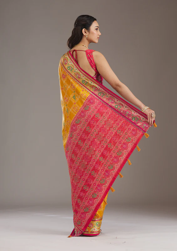 koskii-mustard-printed-silk-designer-saree-saus0042393_mustard_rani_pink_1_7_800x800